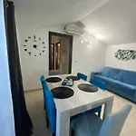Saconza House