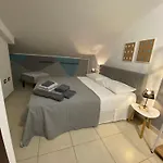 Saconza House