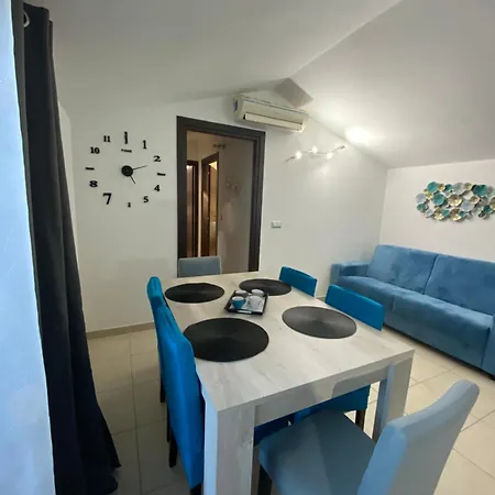 Saconza House